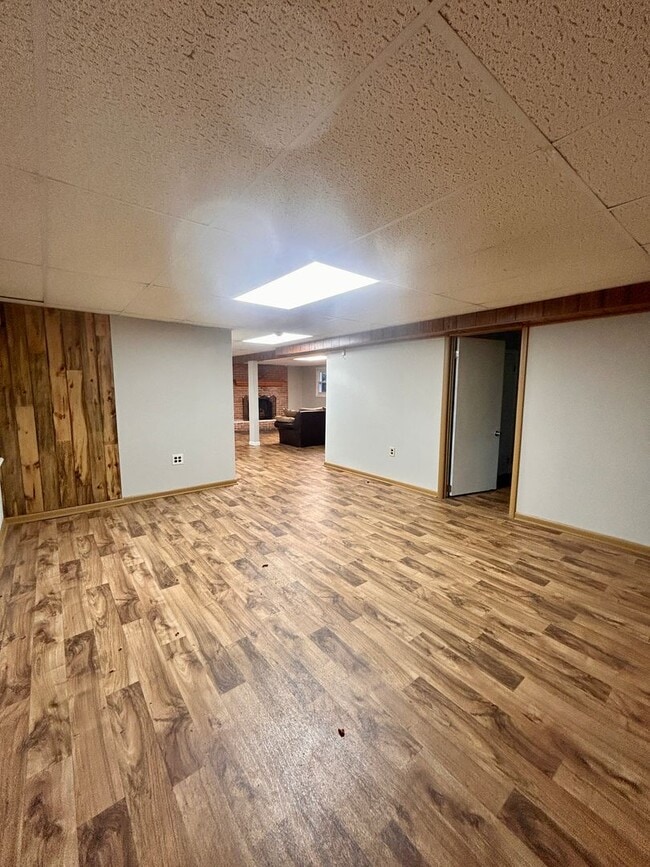 Building Photo - Spacious 4-Bedroom Home with Large Yard & Garage!