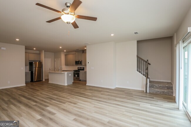 Building Photo - 1347 Sunny Lk Dr