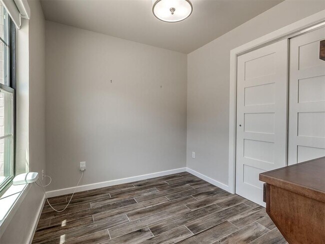 Building Photo - 4001 Timber Valley Dr