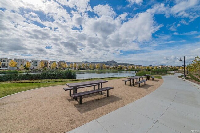 Primary Photo - 3162 Ivy Wy