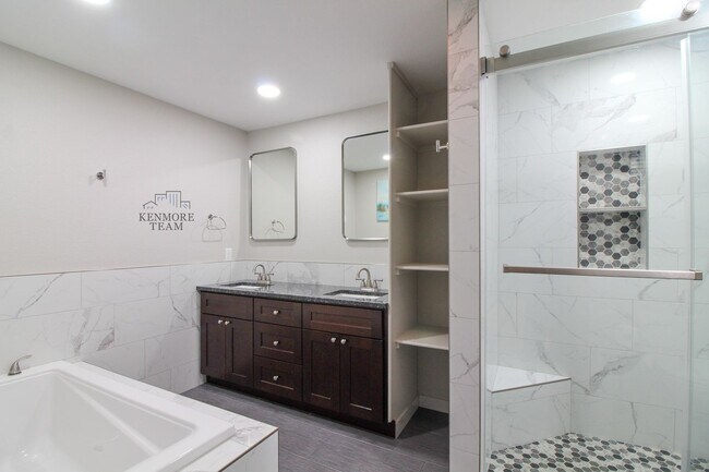 Building Photo - 3 Bed/2.5 Bath House in Pasco Near the River!