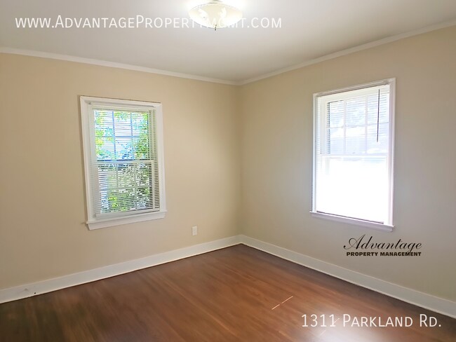 Building Photo - 1311 Parkland Rd