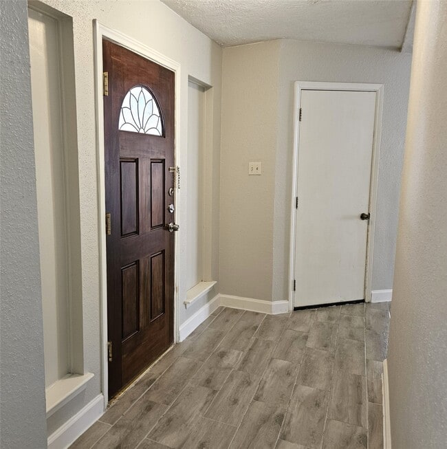 Building Photo - 16927 Barkentine Ln