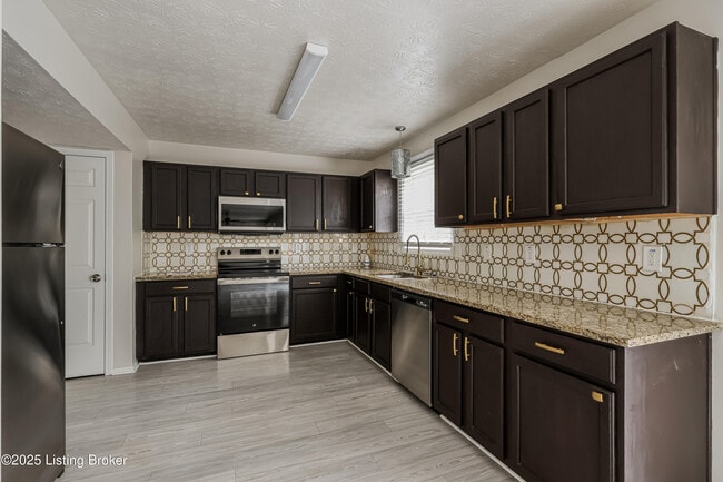 Building Photo - 9505 River Trail Dr