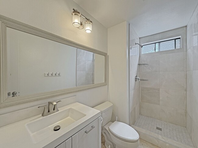 Building Photo - Spacious 4B/3BA Rancho Bernardo Home with ...