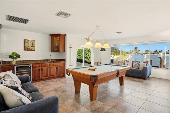 Building Photo - 339 Landmark St