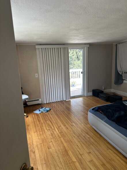 Bedroom - 762 Salem St