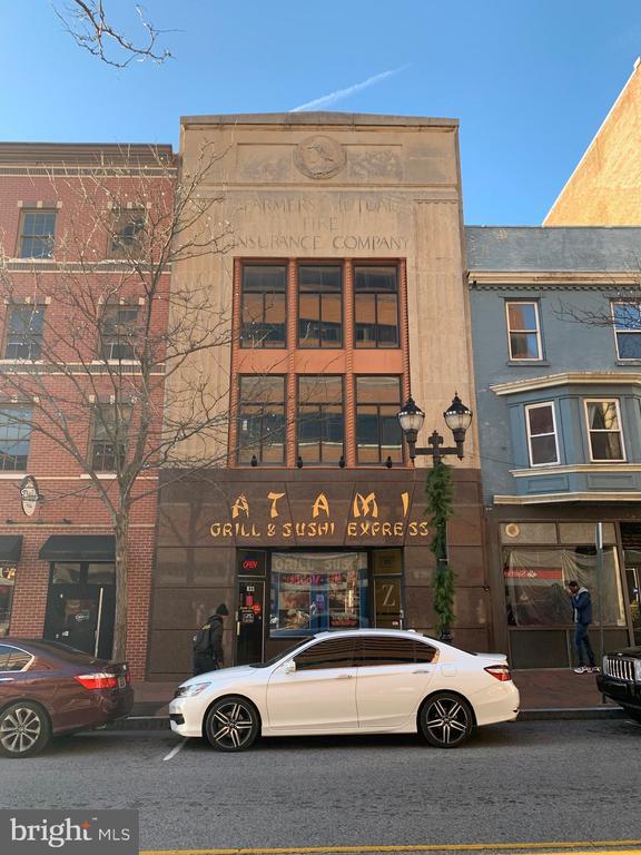 Building Photo - 833 N Market St