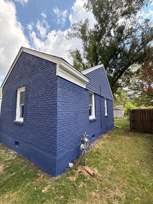 Building Photo - 1064 Brower St
