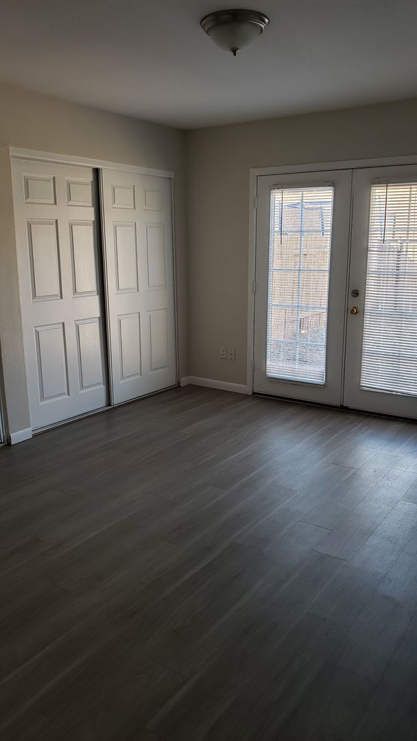 Building Photo - 2 bed 2 bath Town-homes in Central Phoenix...