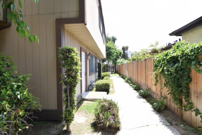 Building Photo - New with a View: This Property is just right for You!