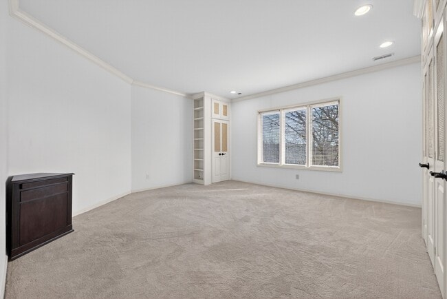 Building Photo - 155 N Hanley Rd