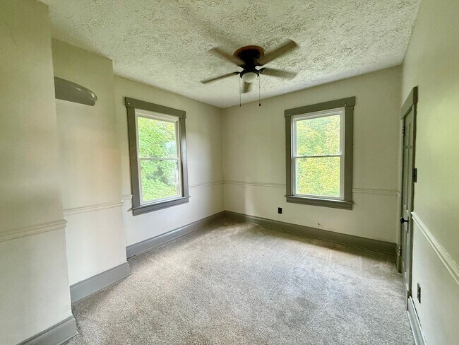 Building Photo - Charming & Updated 2-Story Home in Loveland!
