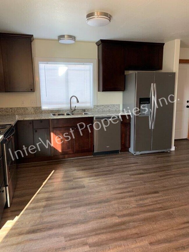 Building Photo - FLIK01-OPM