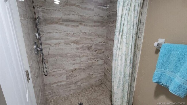 Building Photo - 1524 SE Royal Green Cir