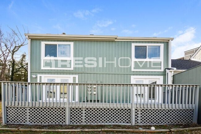 Building Photo - 422 Raintree Dr