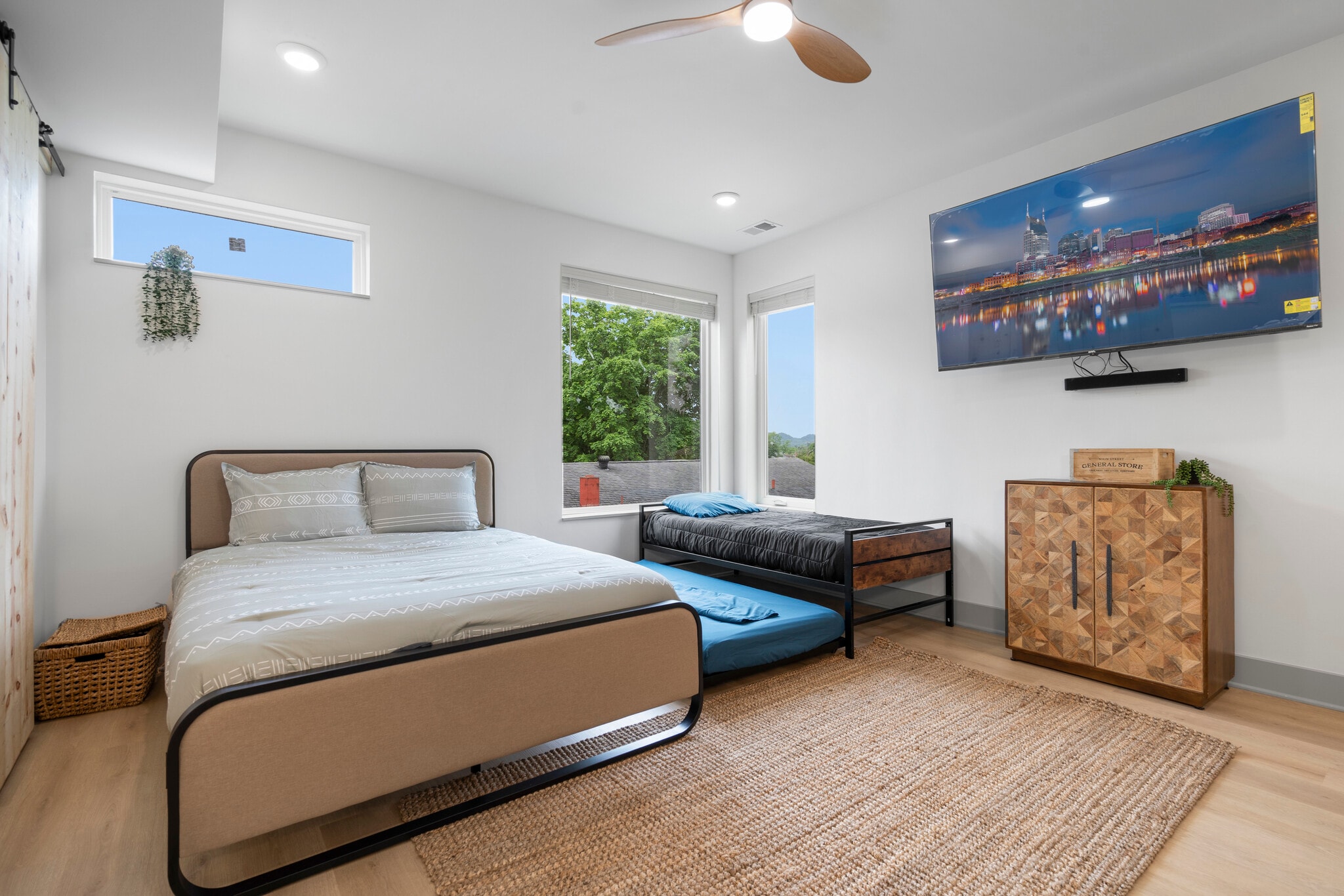 Building Photo - 530 Continental Dr