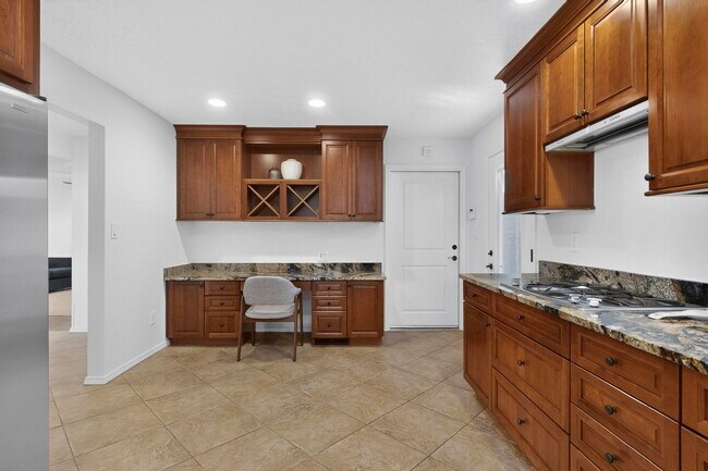 Building Photo - 9735 Village Green Dr NE