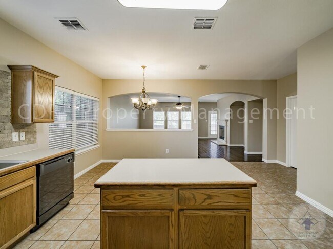 Building Photo - 4016 Summerhill Ln