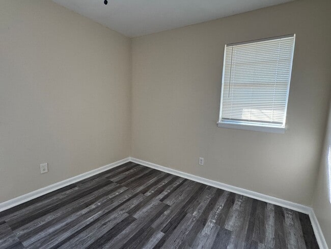 Building Photo - 2328 NW 46th- AVAILABLE NOW!