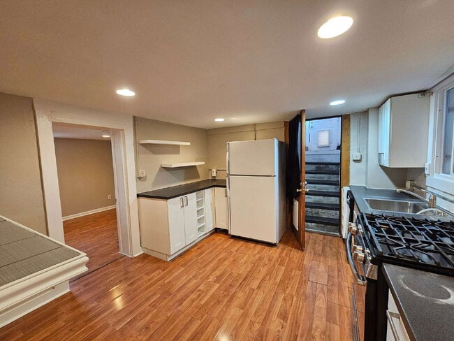 Building Photo - 366 N Washington St