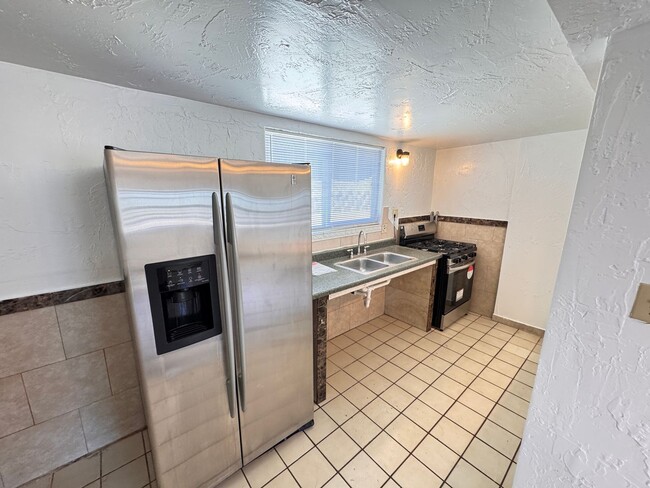 Primary Photo - 1335 W Vista Way