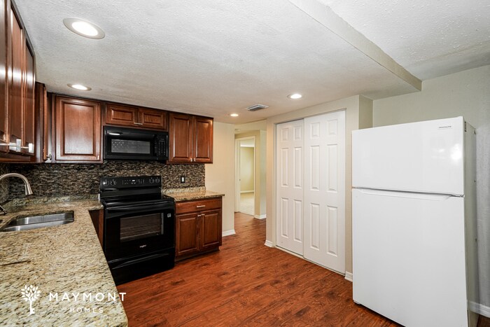 Building Photo - 6431 Citation Dr