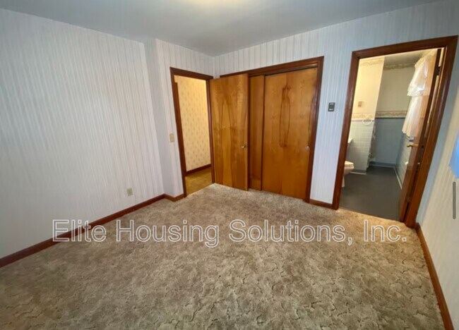 Building Photo - 410 Colonial Dr