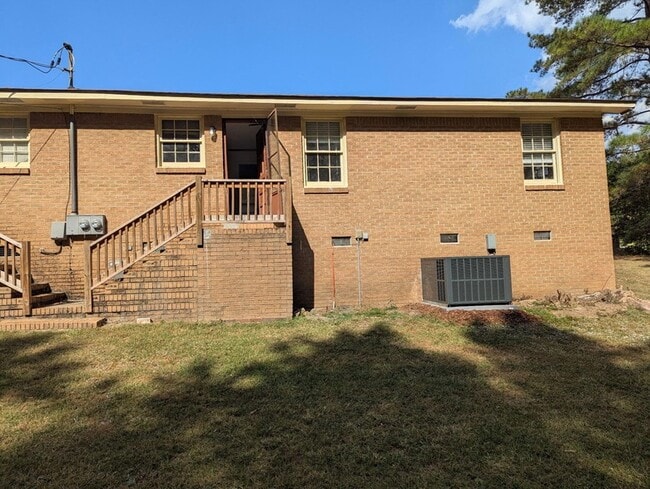 Building Photo - 609 Rucker Dr S