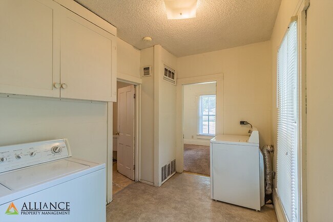 Building Photo - 711 Fremont St