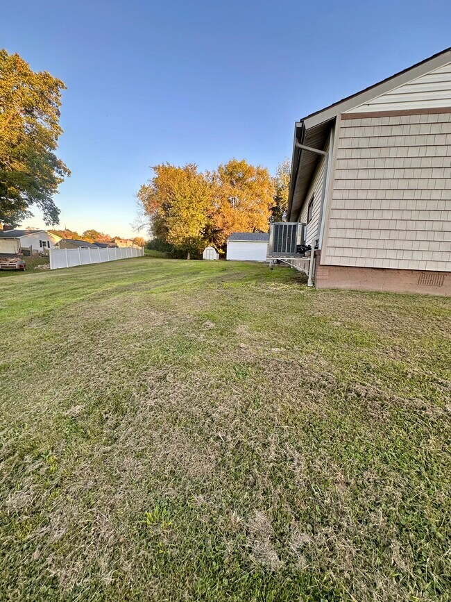 Building Photo - 127a Schroyers Ln