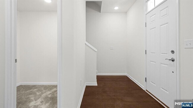 Building Photo - 54 Landmark Ln