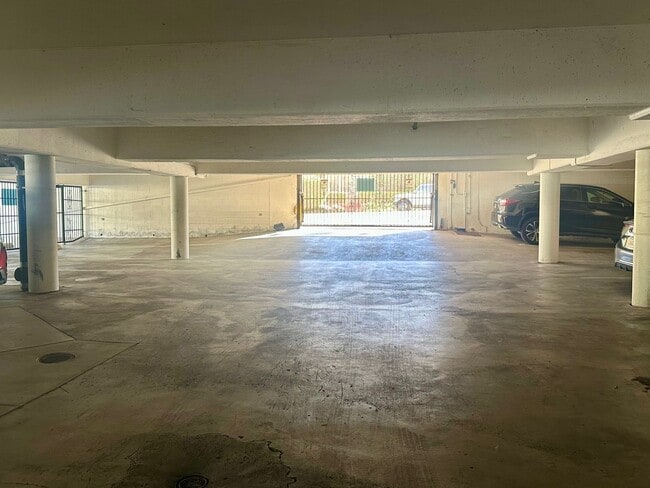 Building Photo - North Park 2bed/2bath with parking