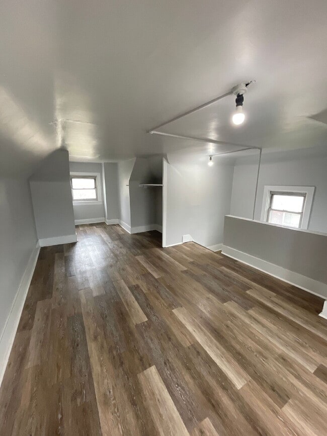 Building Photo - Completely renovated 4 bed 1 bath home near Kennywood Park!
