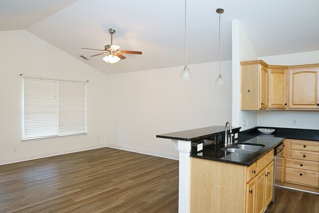 Building Photo - Three Bedroom House with Gated Backyard