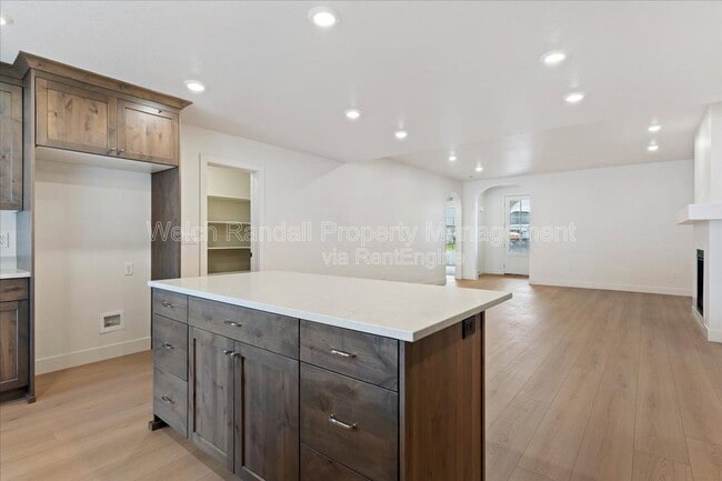 Building Photo - 834 E 300 N