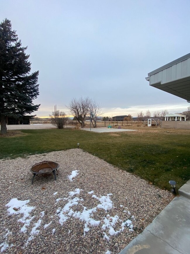 Building Photo - Gorgeous Fully Remodeled 3 Bed 1.5 baths a...