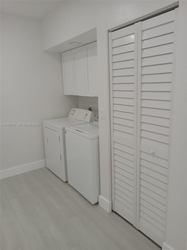 Building Photo - 7440 SW 105th Pl