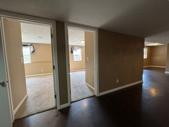 Building Photo - Beautiful spacious home in Waynesville