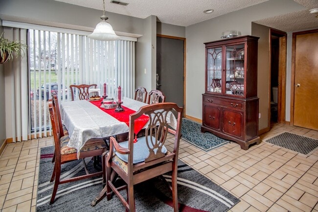Building Photo - 2 Bed & 2 Bath Condo