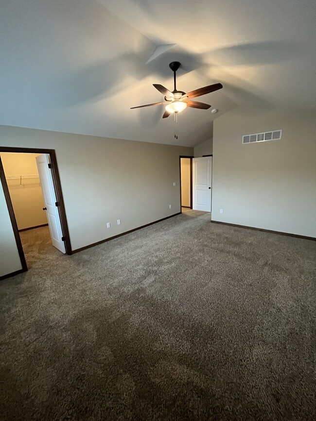 Building Photo - 55 Jaro Wy