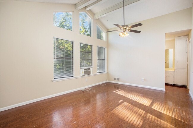 Building Photo - 4 bdrm, 2.5 bath in Stonecrest
