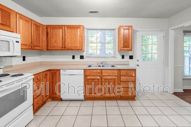 Building Photo - 10800 Whittersham Dr