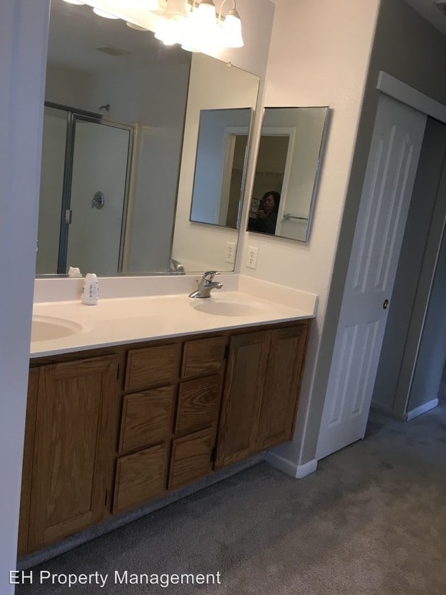 Building Photo - 9416 Dante Ct