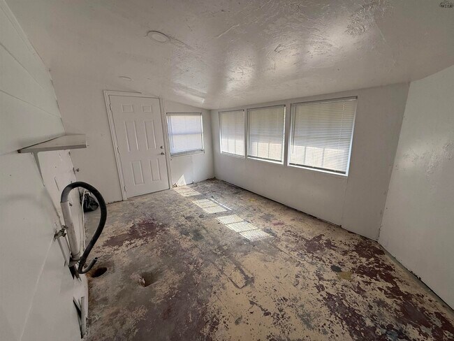 Building Photo - 1030 Wesley Dr