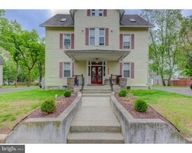 Building Photo - 239 Vine St