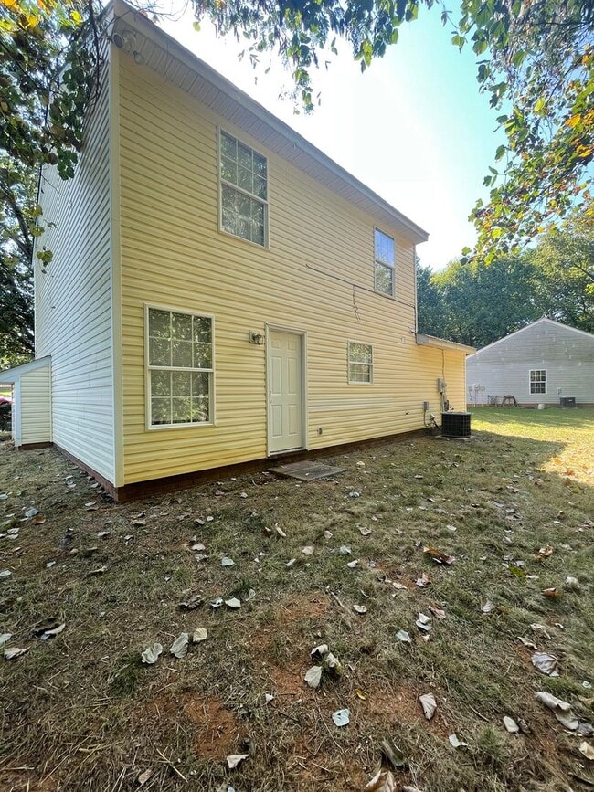 Building Photo - Must see this beautiful 3 bedroom 2.5 bath...