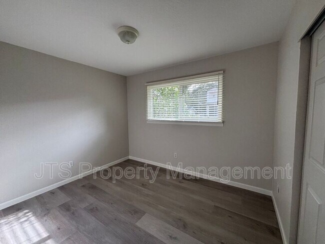 Building Photo - 5205 Valonia St