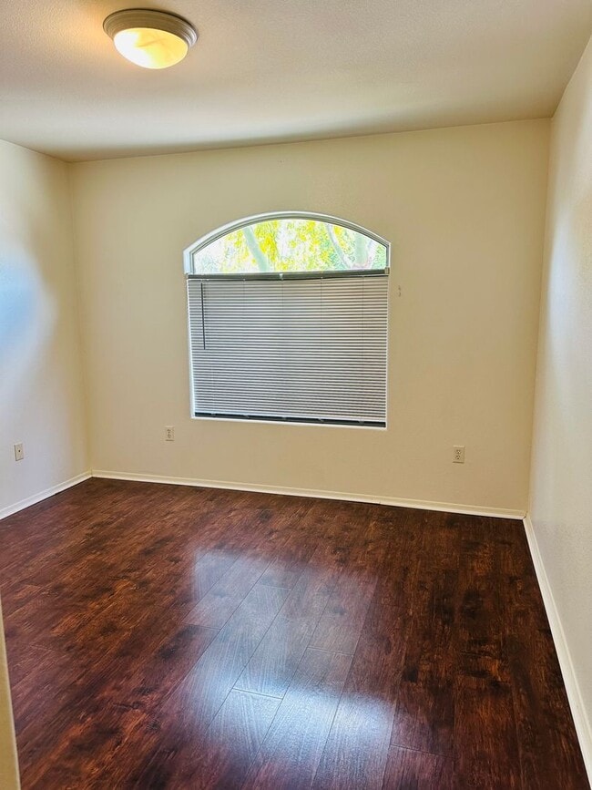 Building Photo - RANCHO DEL LAGO - 3 Bedroom 2 Bath - Price...