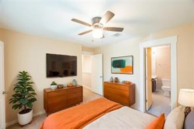 Building Photo - Spacious Condominium